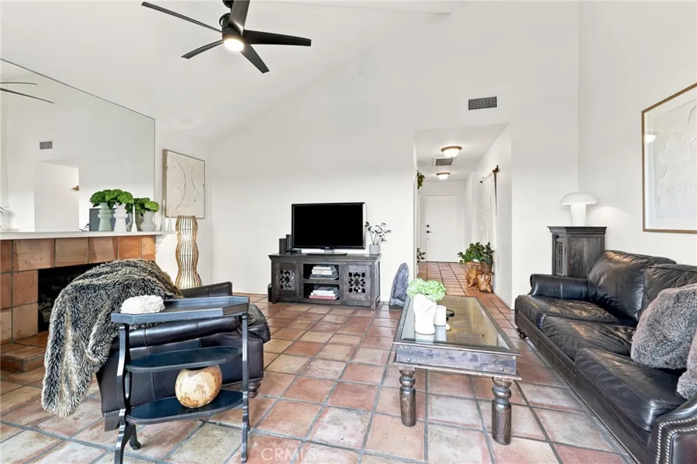 701 Blue Oak Avenue Newbury Park, CA 91320