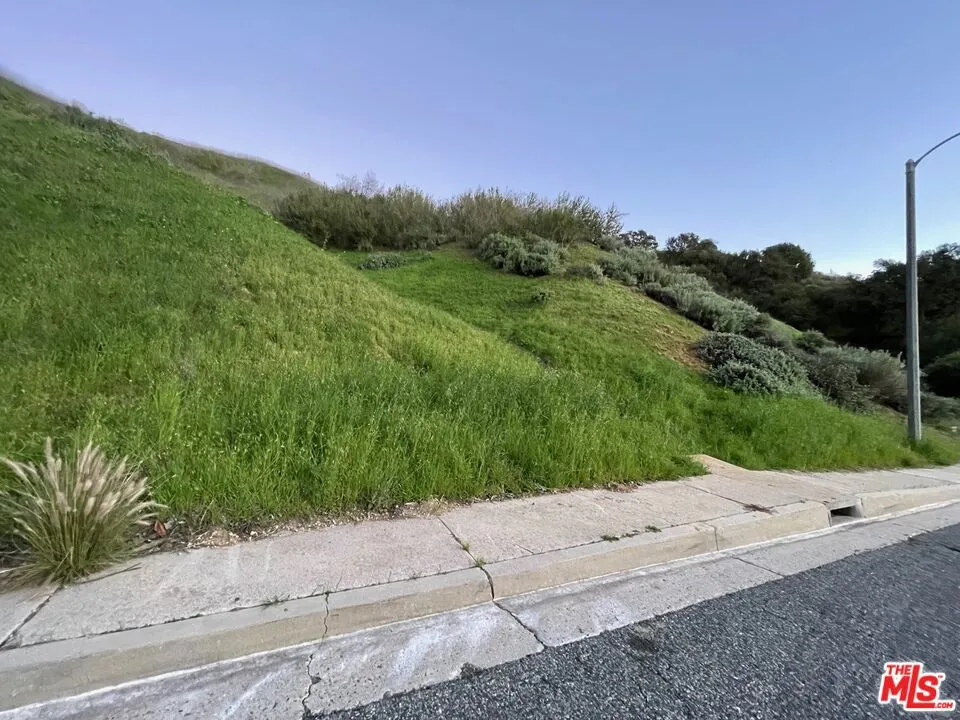 27306 Oak Summit Road Agoura Hills, CA 91301