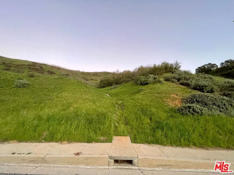 27306 Oak Summit Road Agoura Hills, CA 91301
