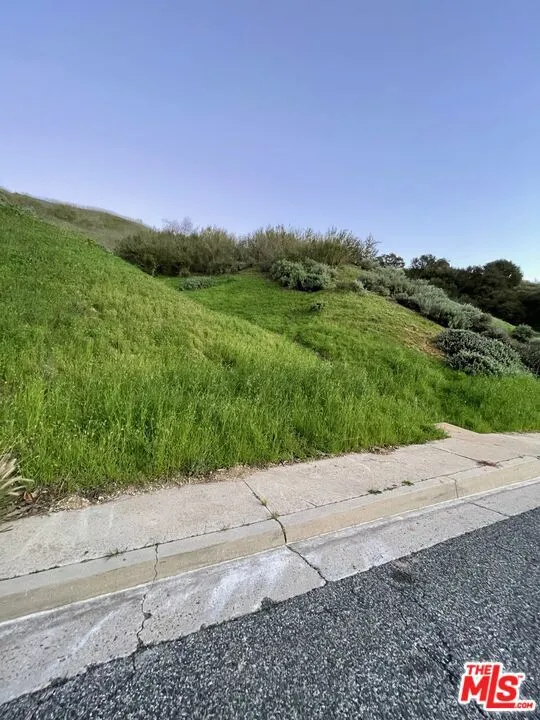27306 Oak Summit Road Agoura Hills, CA 91301