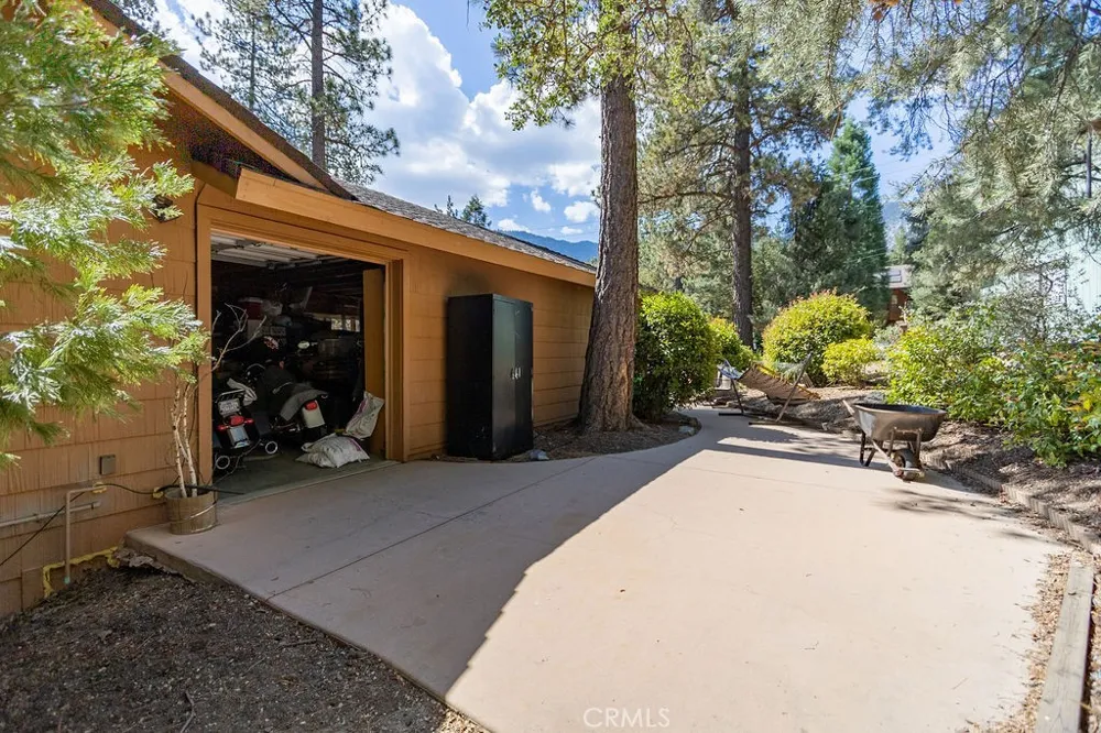 15901 Edgewood Pine Mountain Club, CA 93222