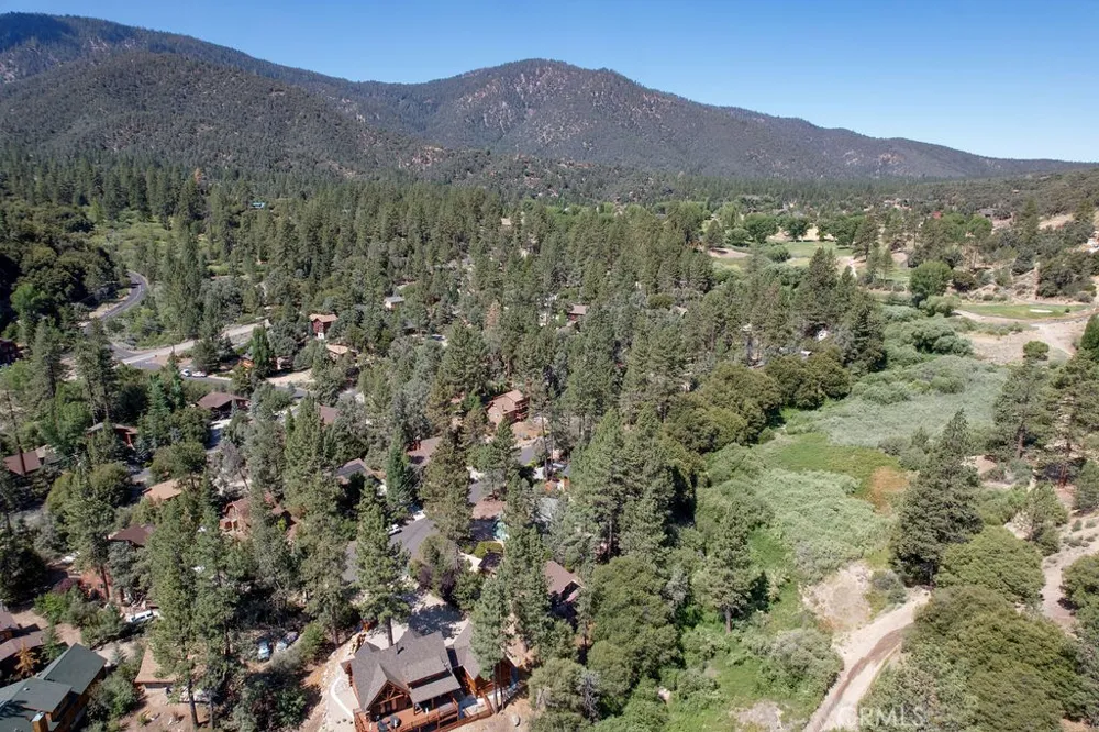 15901 Edgewood Pine Mountain Club, CA 93222
