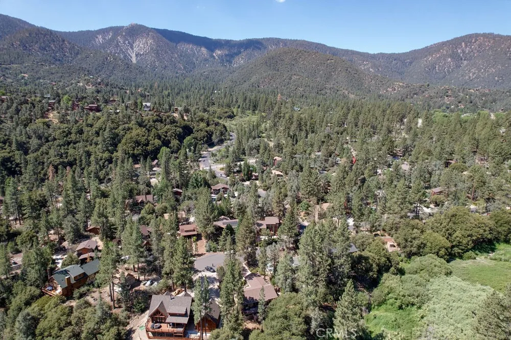 15901 Edgewood Pine Mountain Club, CA 93222