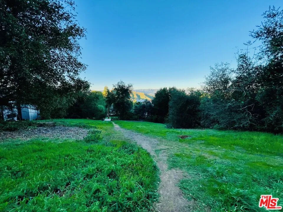 23670 Summit Drive Calabasas, CA 91302