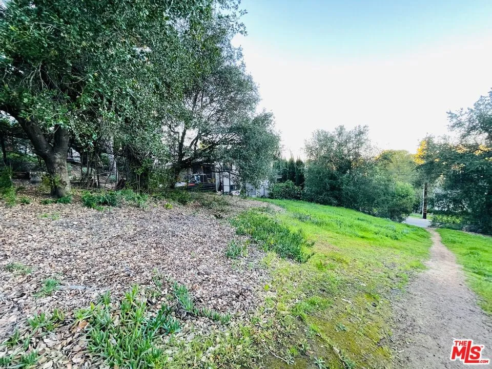 23670 Summit Drive Calabasas, CA 91302