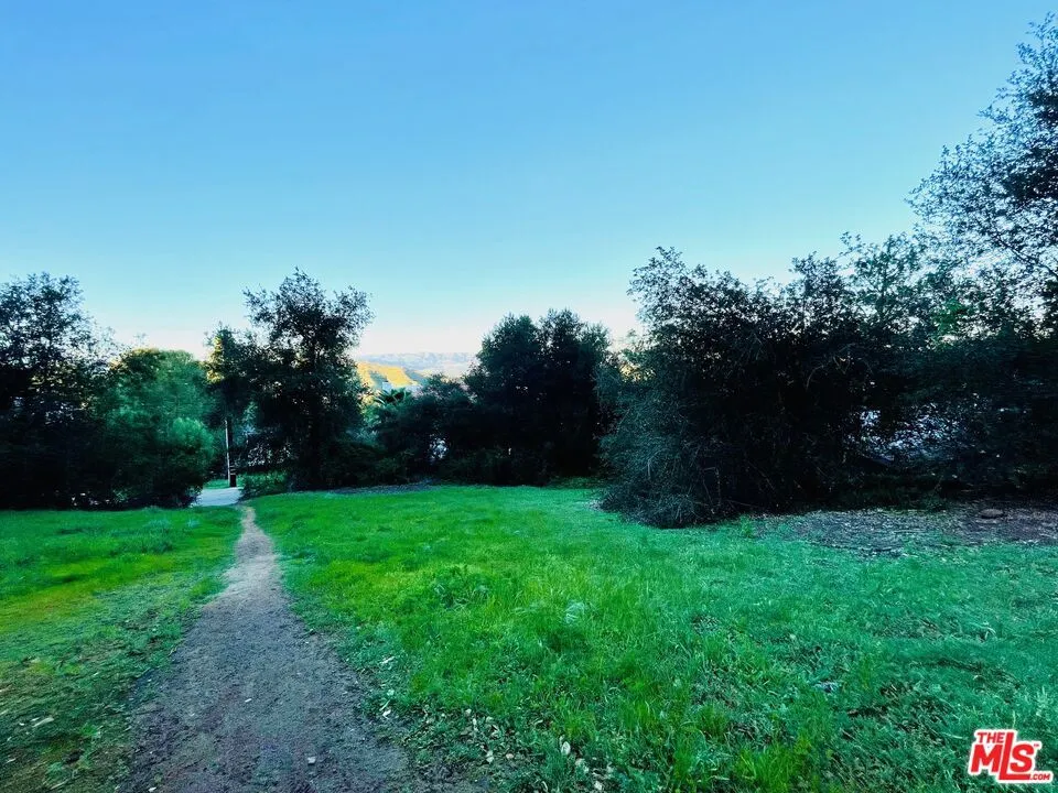 23670 Summit Drive Calabasas, CA 91302