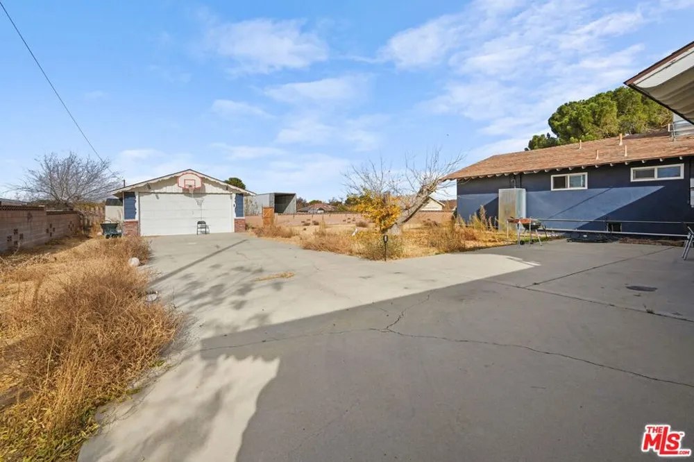 4631 W Avenue M8 Quartz Hill, CA 93536