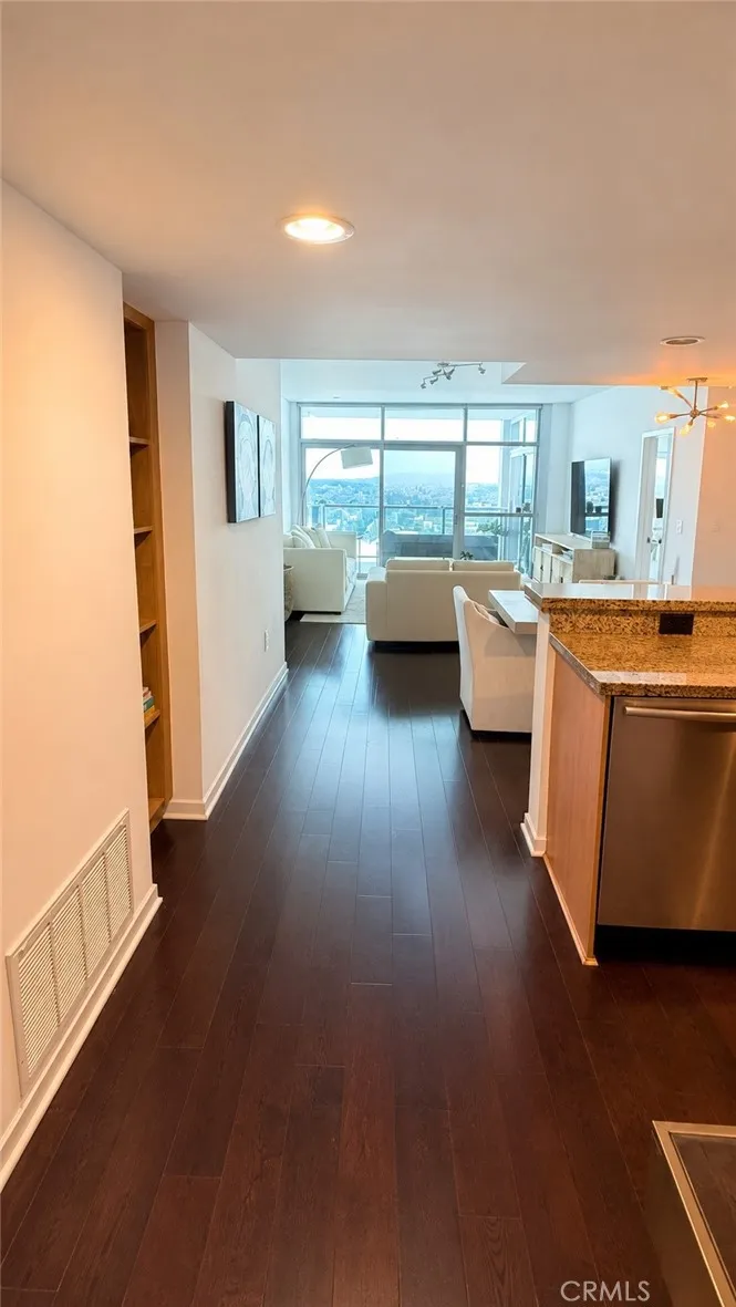 13650 Marina Pointe Drive #1708 Marina del Rey, CA 90292