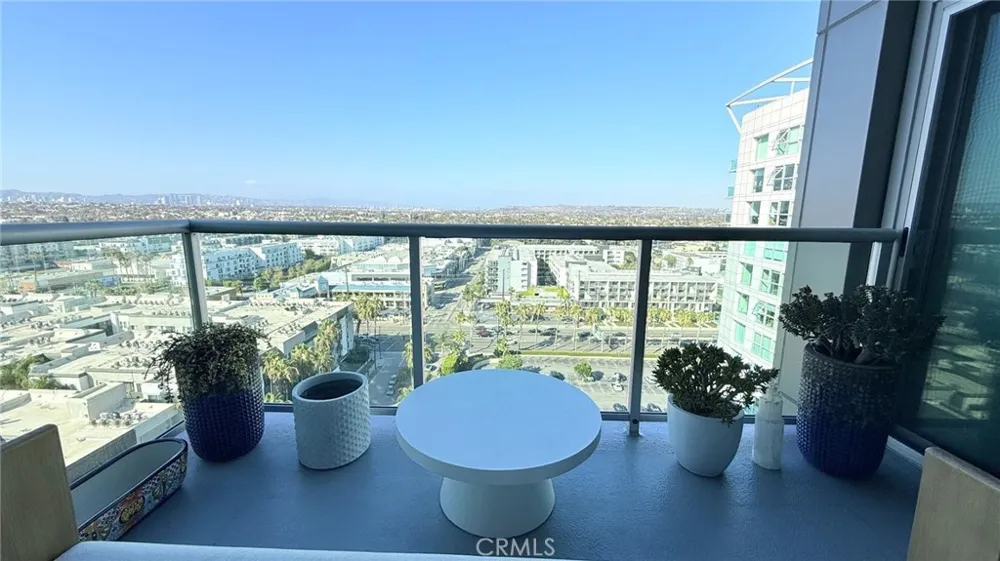 13650 Marina Pointe Drive #1708 Marina del Rey, CA 90292
