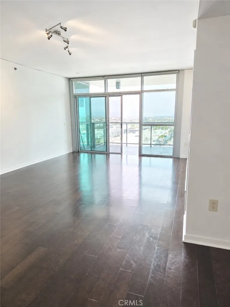 13650 Marina Pointe Drive #1708 Marina del Rey, CA 90292