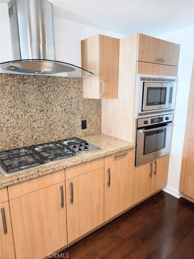 13650 Marina Pointe Drive #1708 Marina del Rey, CA 90292