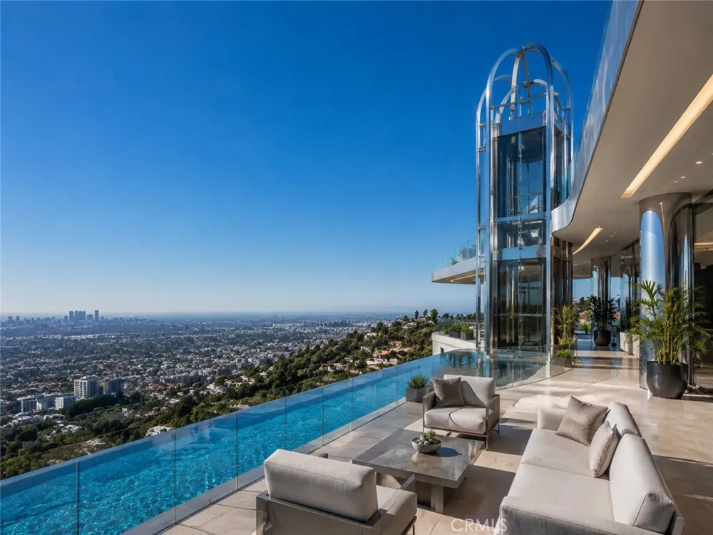 8875 THRASHER West Hollywood, CA 90069