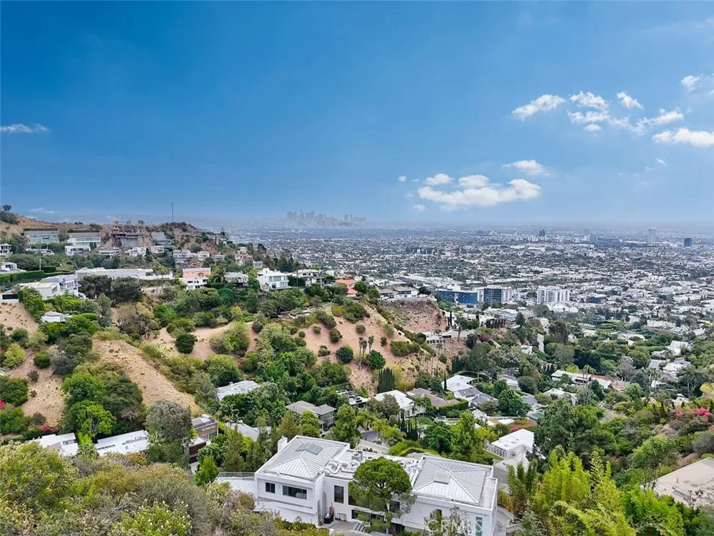 8875 THRASHER West Hollywood, CA 90069