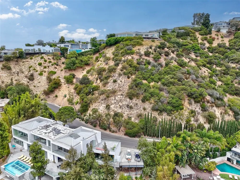 8875 THRASHER West Hollywood, CA 90069
