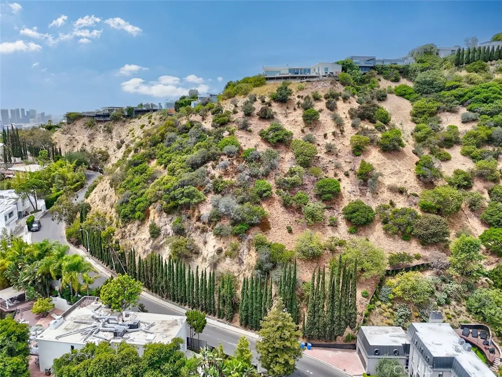 8875 THRASHER West Hollywood, CA 90069