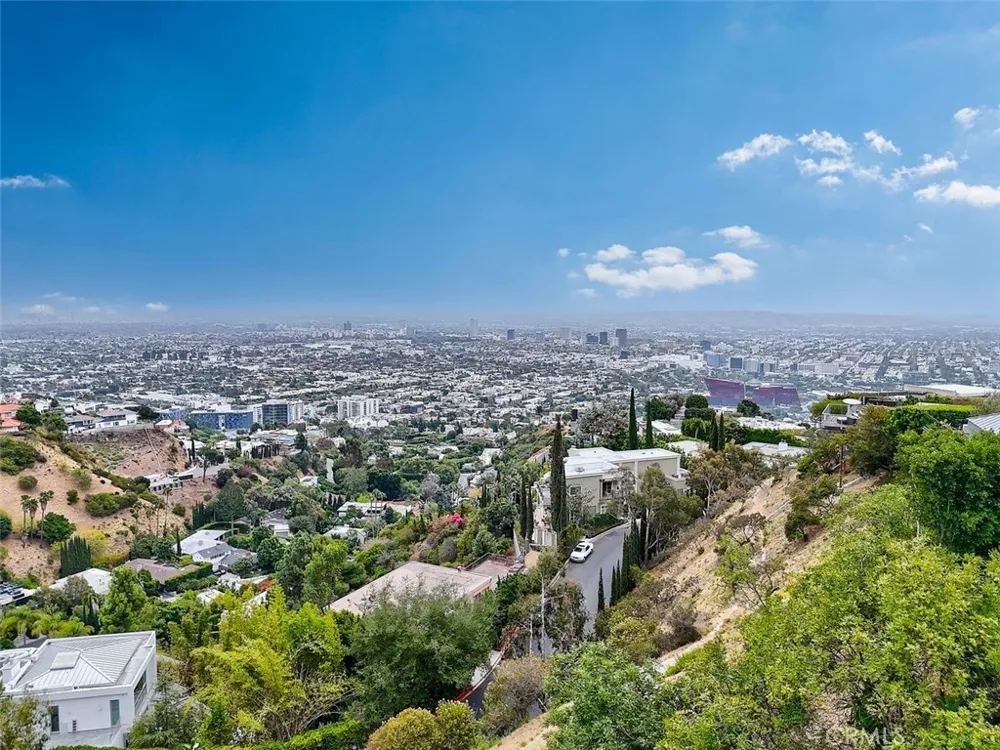 8875 THRASHER West Hollywood, CA 90069