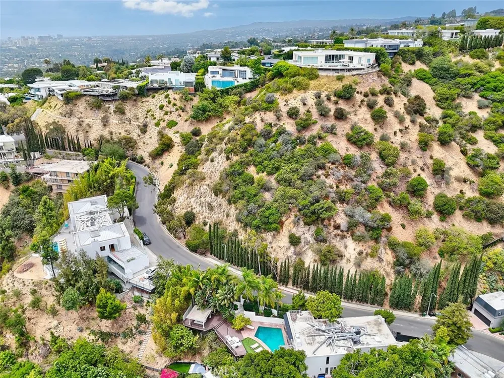 8875 THRASHER West Hollywood, CA 90069