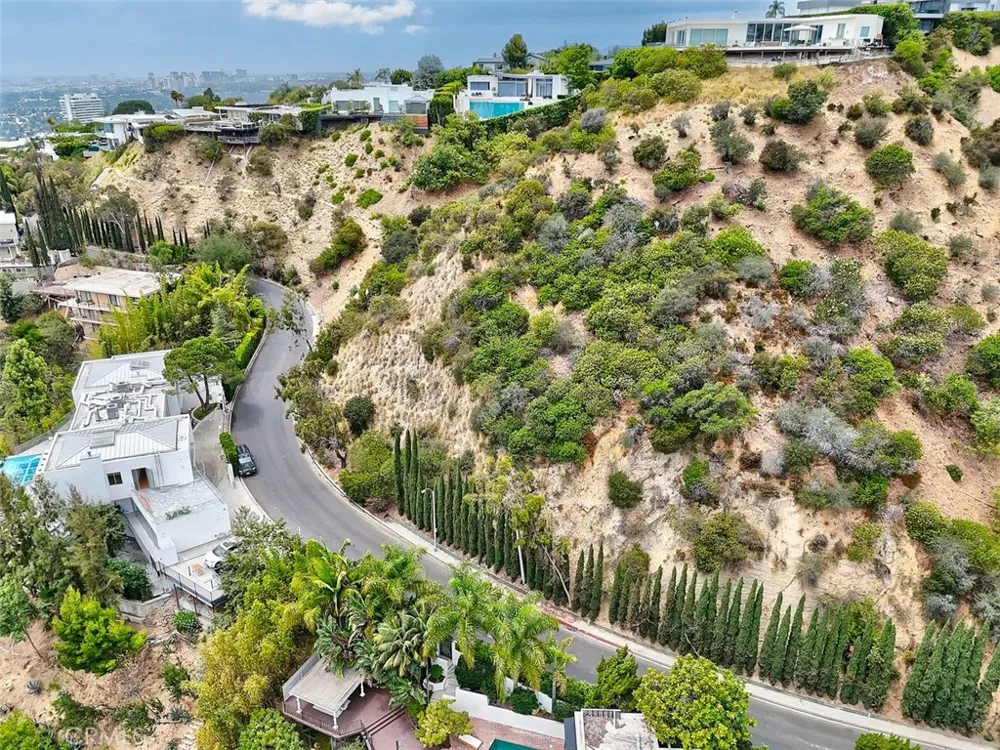 8875 THRASHER West Hollywood, CA 90069