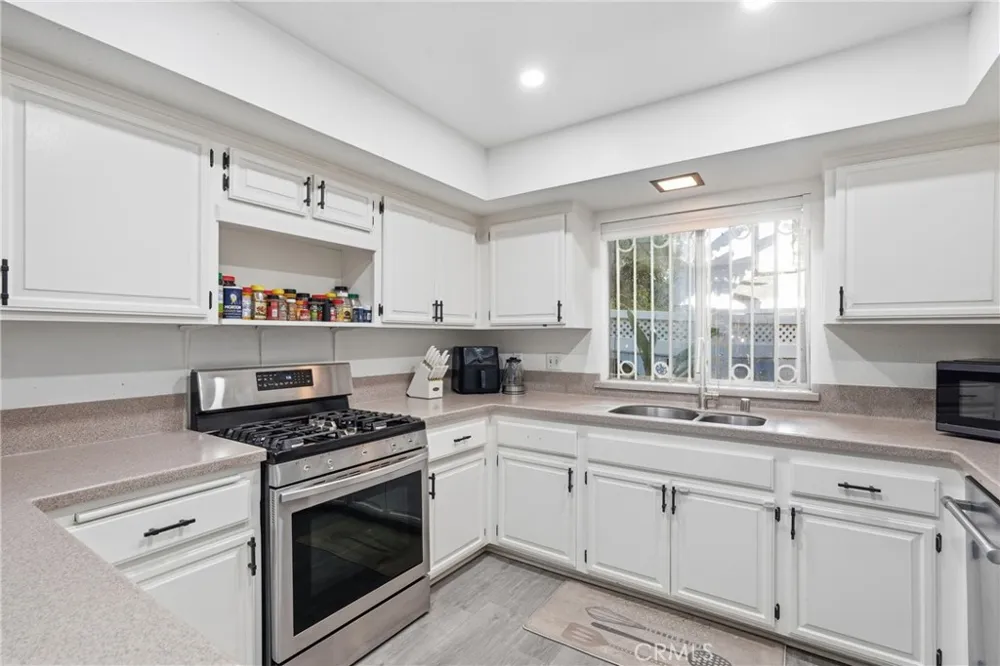 8350 Burnet #12 North Hills, CA 91343