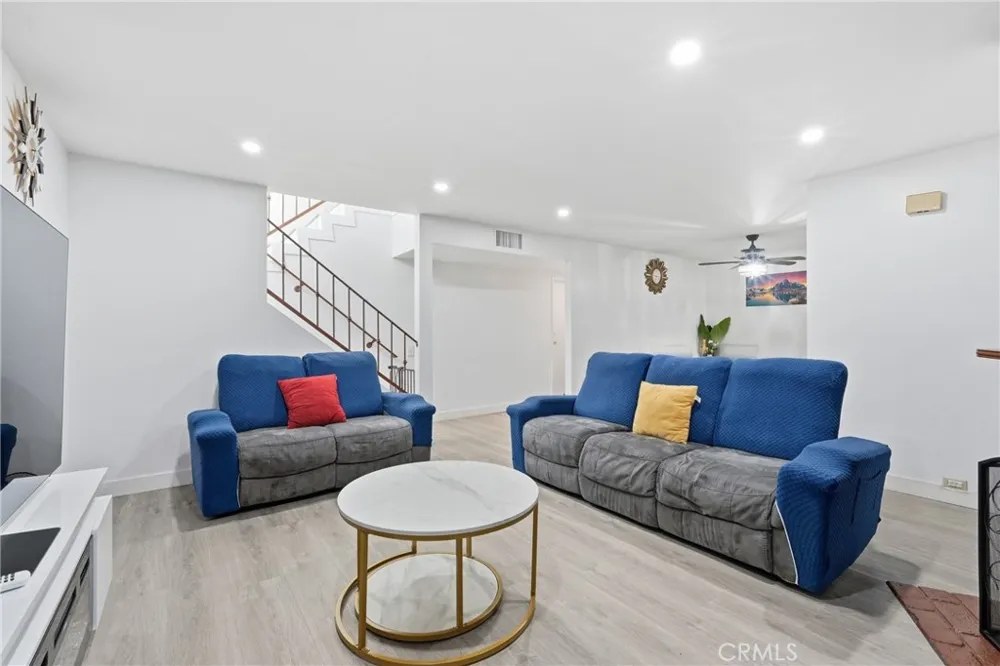 8350 Burnet #12 North Hills, CA 91343