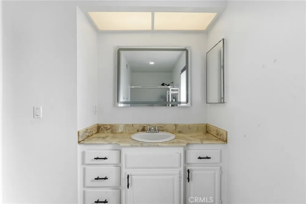 8350 Burnet #12 North Hills, CA 91343