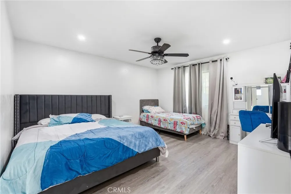 8350 Burnet #12 North Hills, CA 91343