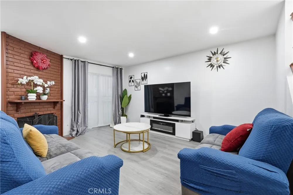 8350 Burnet #12 North Hills, CA 91343