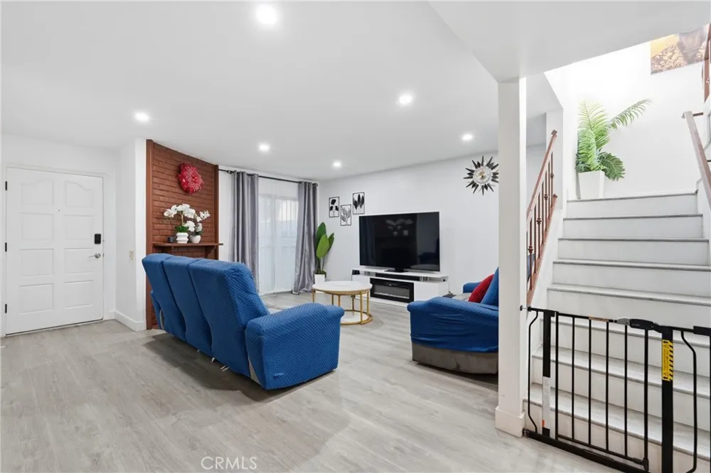 8350 Burnet #12 North Hills, CA 91343