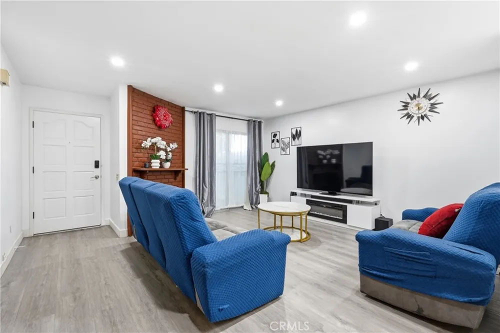 8350 Burnet #12 North Hills, CA 91343