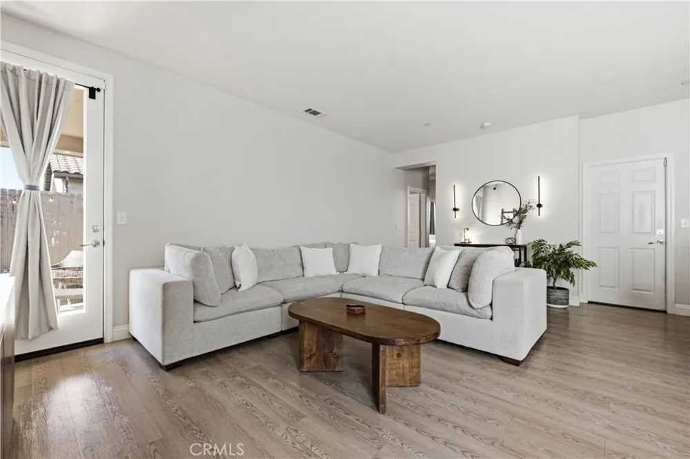 4437 La Joya Guadalupe, CA 93434