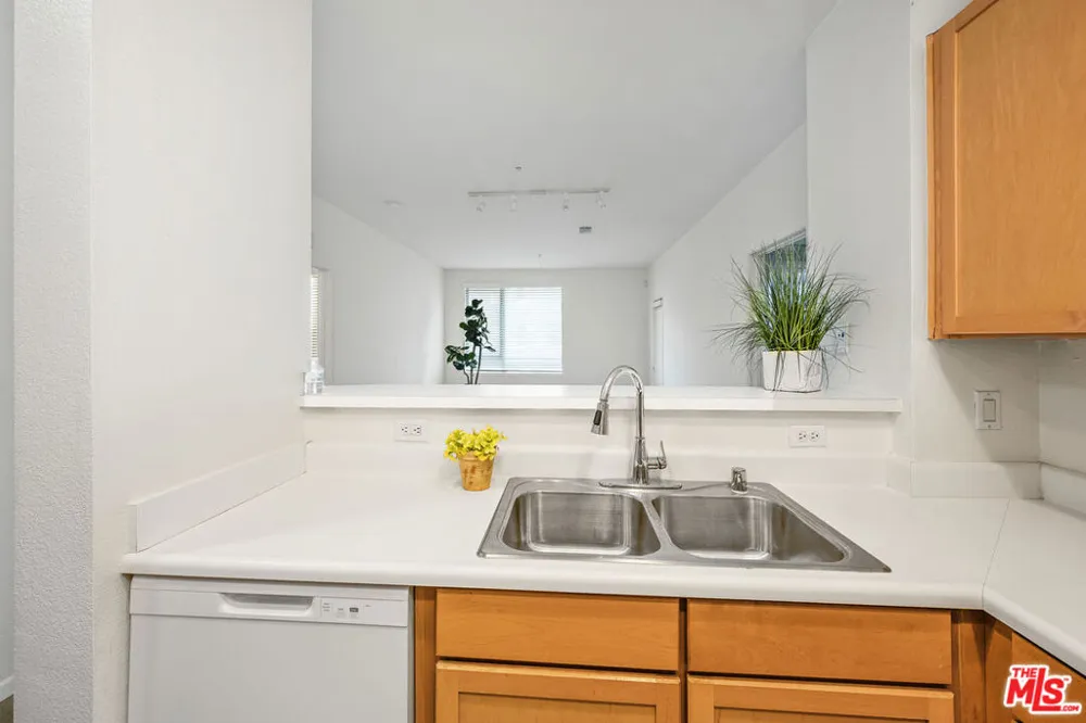 6400 Crescent Parkway #217 Playa Vista, CA 90094