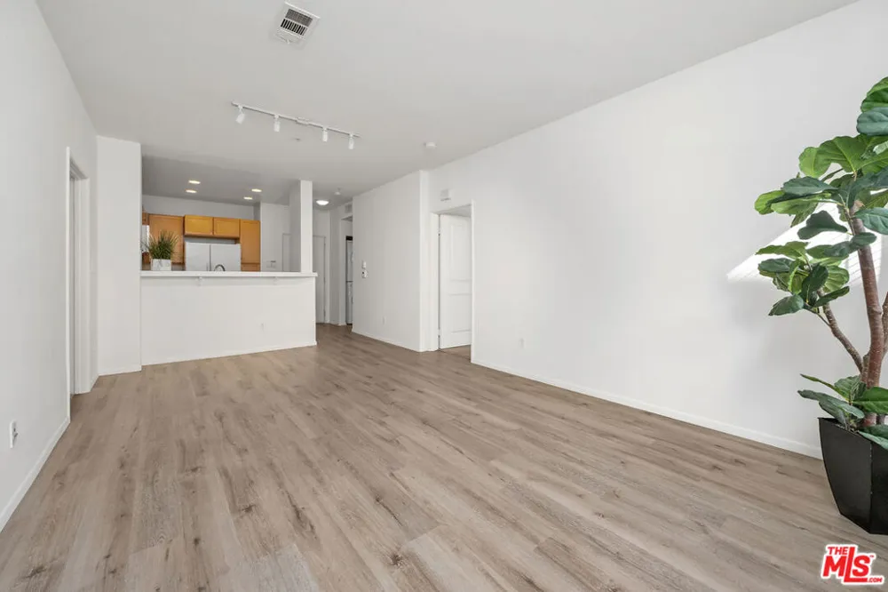 6400 Crescent Parkway #217 Playa Vista, CA 90094