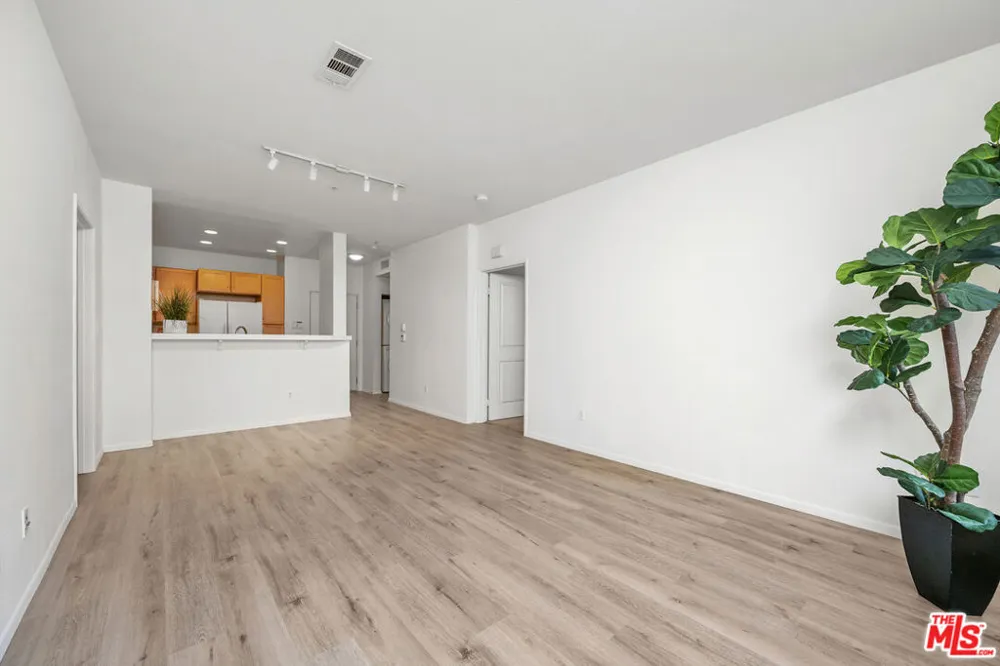 6400 Crescent Parkway #217 Playa Vista, CA 90094