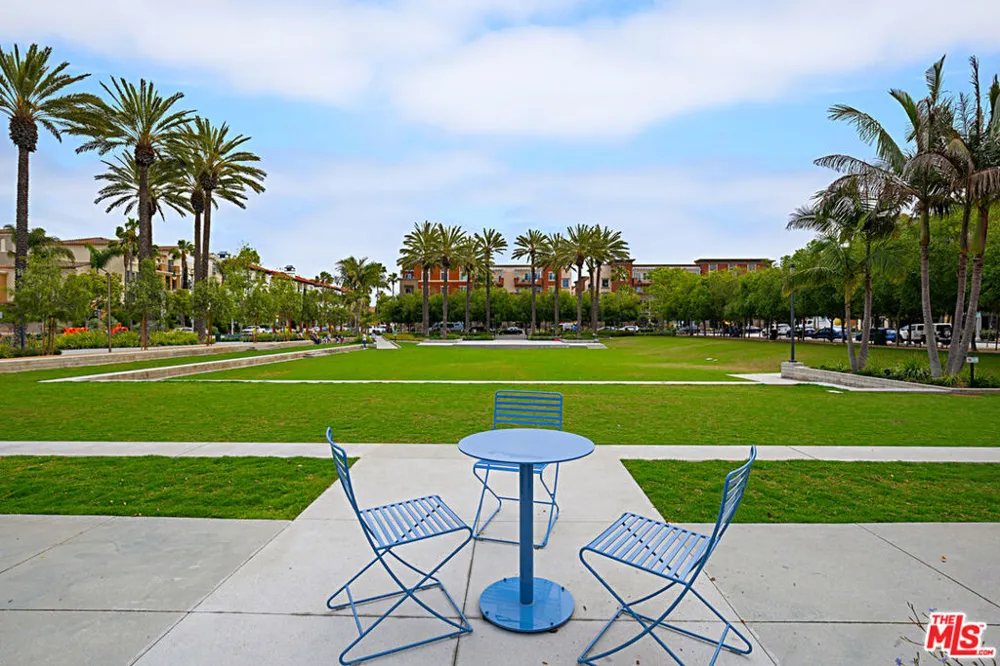 6400 Crescent Parkway #217 Playa Vista, CA 90094