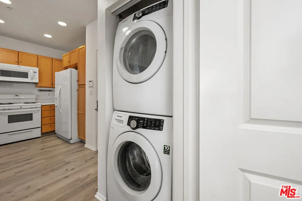6400 Crescent Parkway #217 Playa Vista, CA 90094