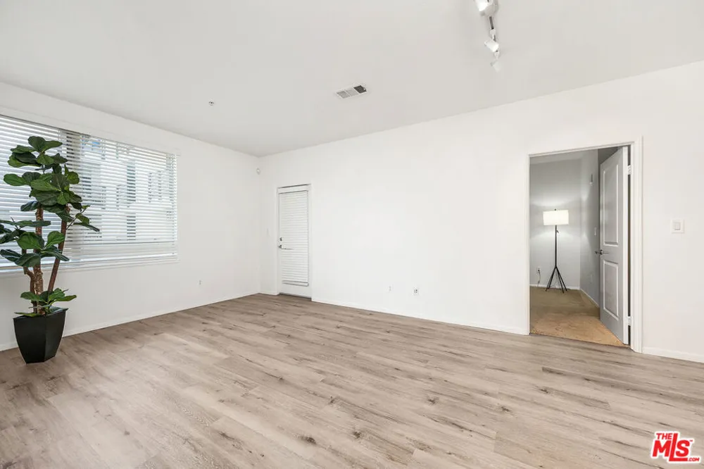 6400 Crescent Parkway #217 Playa Vista, CA 90094