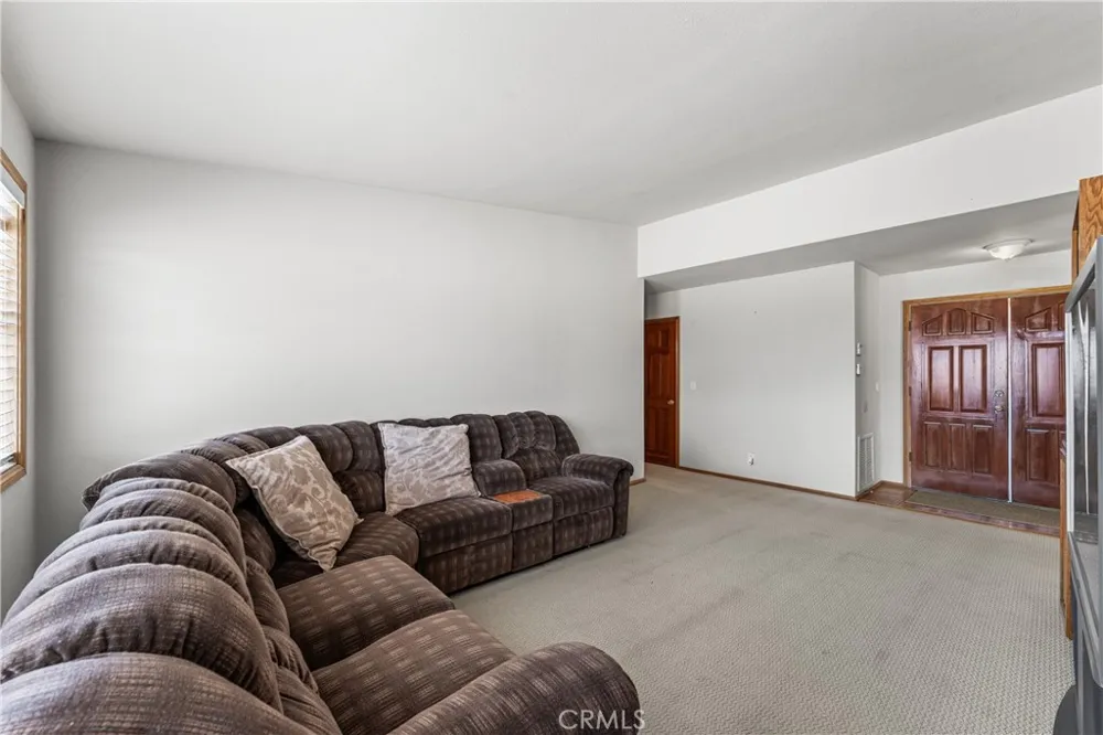 33535 170th E Llano, CA 93544