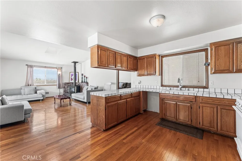 33535 170th E Llano, CA 93544