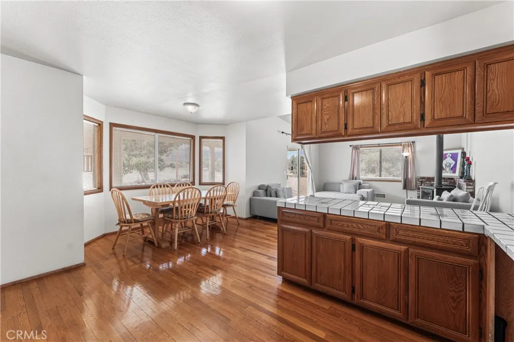 33535 170th E Llano, CA 93544