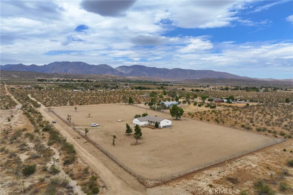 33535 170th E Llano, CA 93544