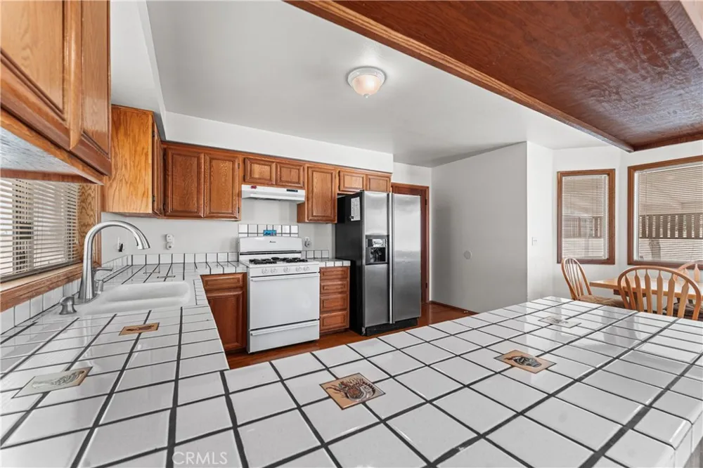 33535 170th E Llano, CA 93544