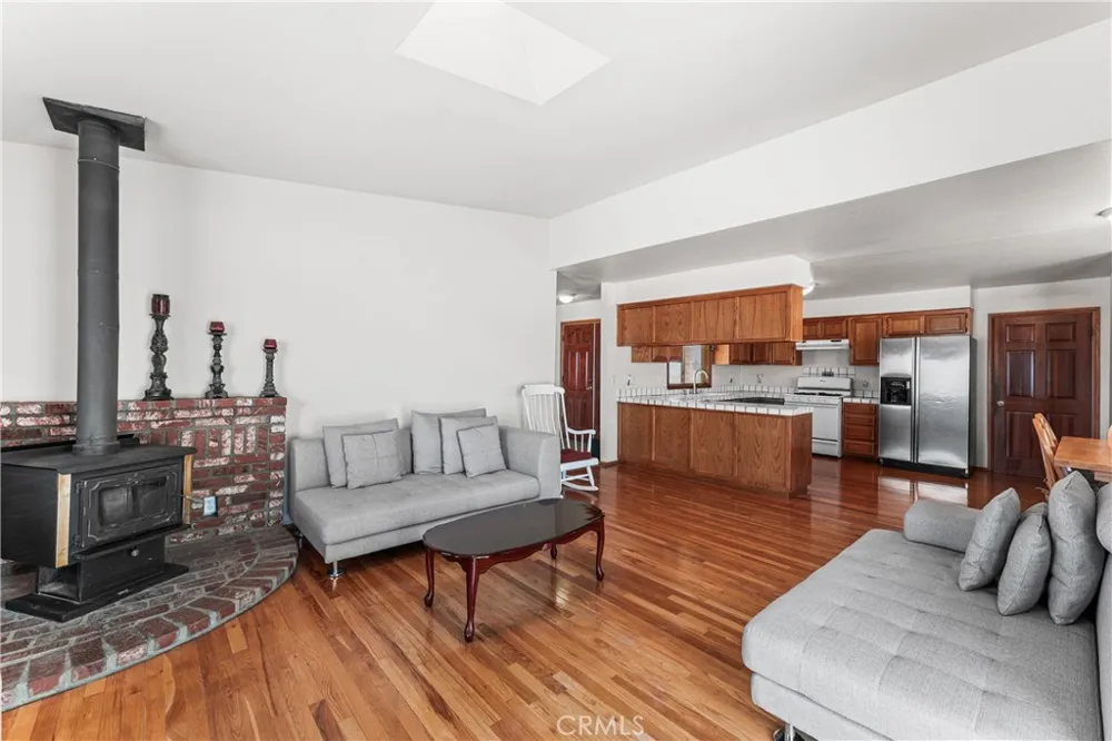 33535 170th E Llano, CA 93544