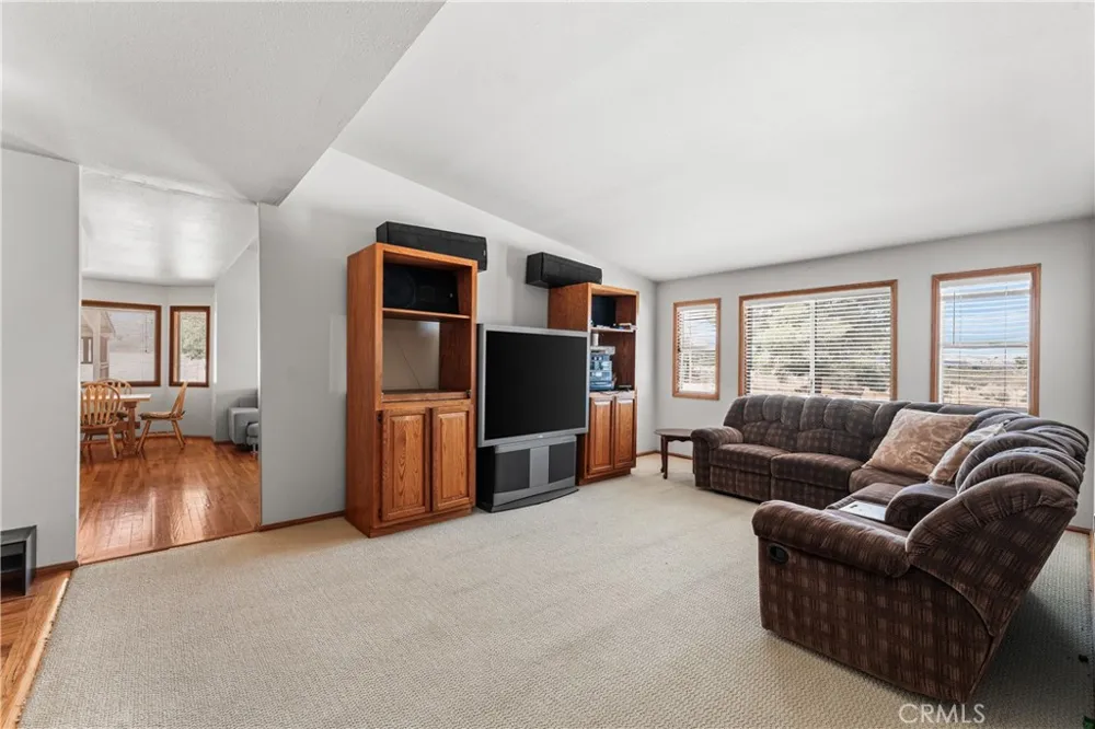 33535 170th E Llano, CA 93544