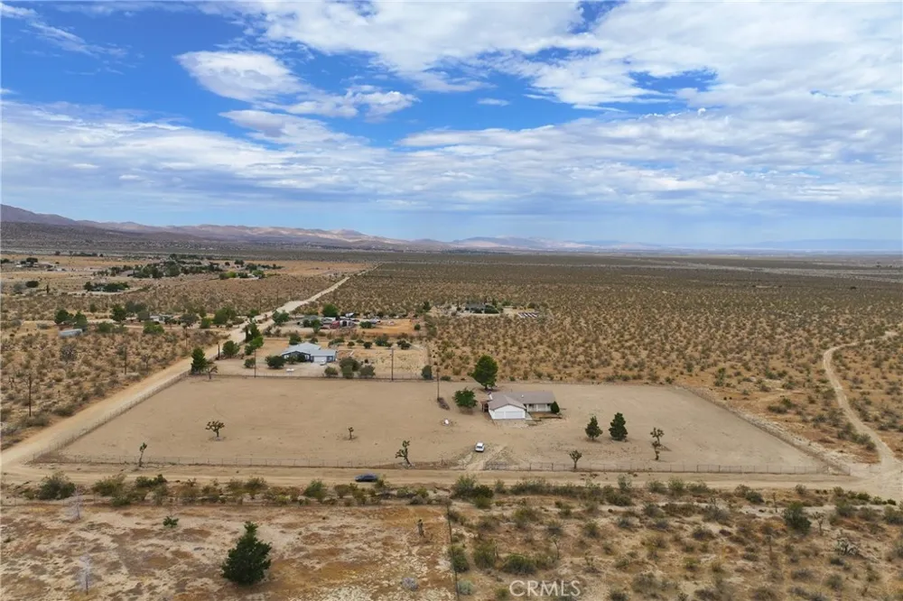 33535 170th E Llano, CA 93544