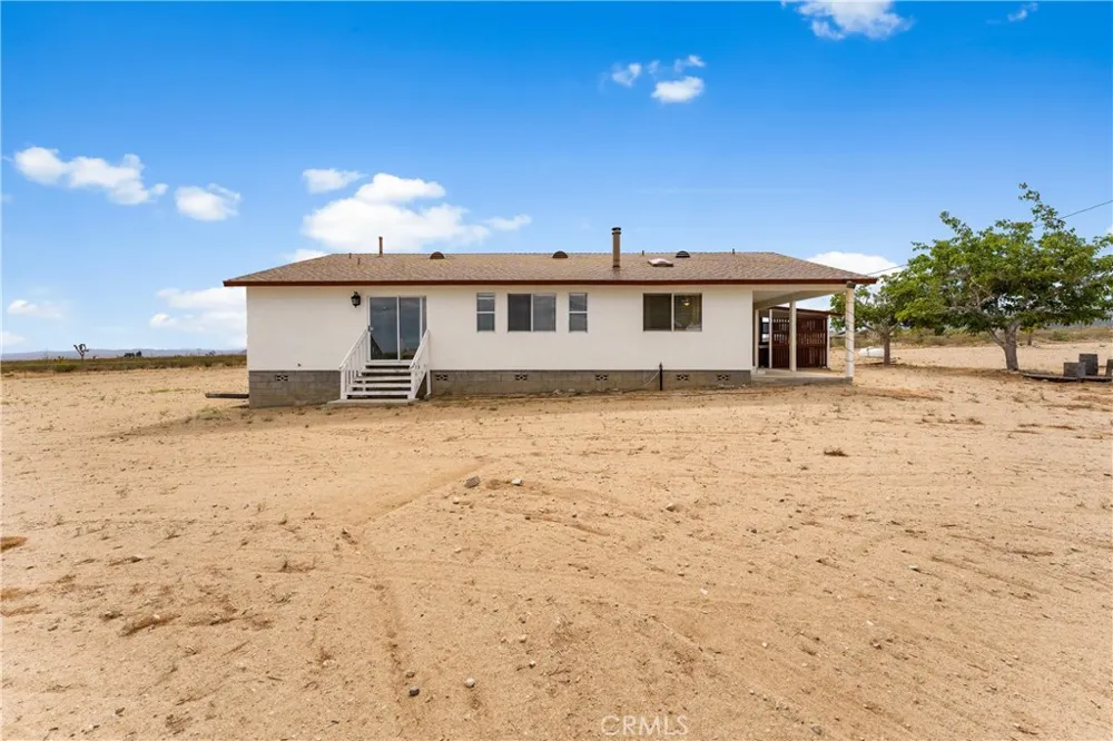 33535 170th E Llano, CA 93544