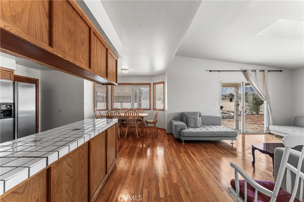 33535 170th E Llano, CA 93544
