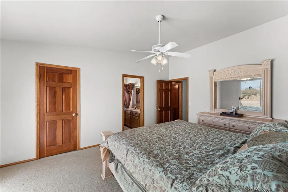 33535 170th E Llano, CA 93544