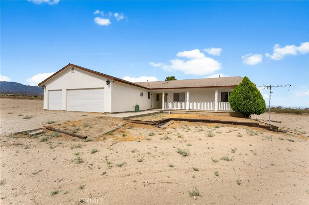 33535 170th E Llano, CA 93544