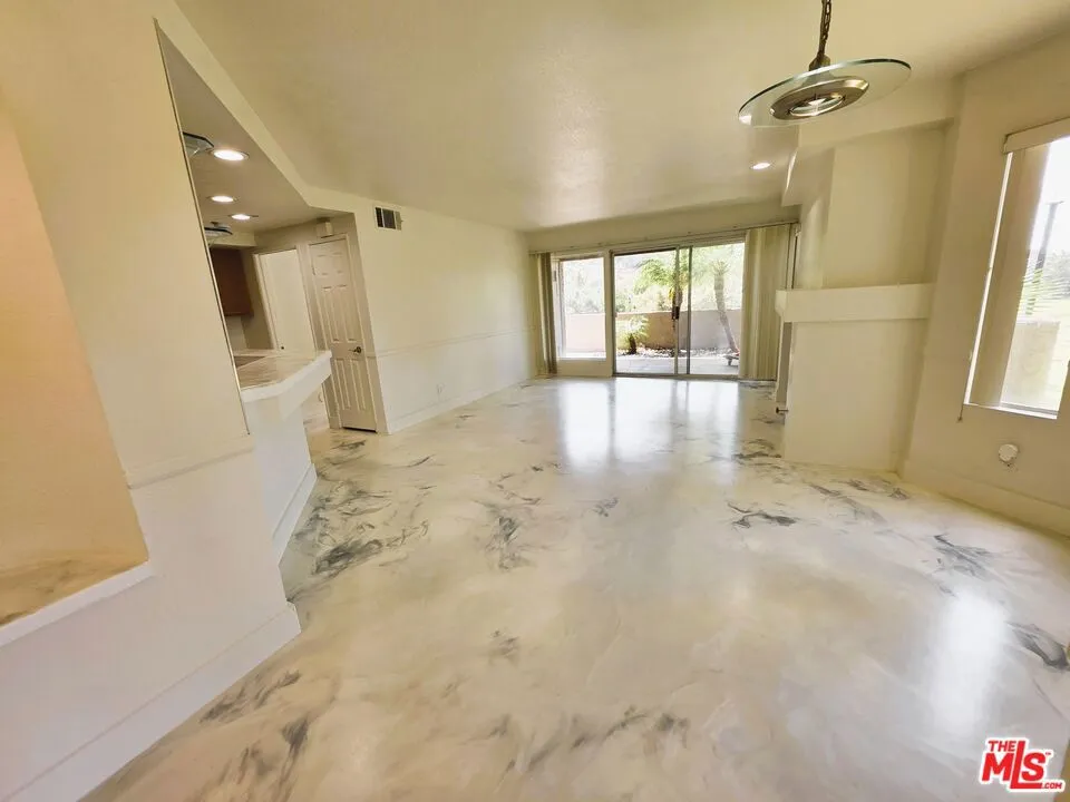 5976 Paseo Encantada Camarillo, CA 93012