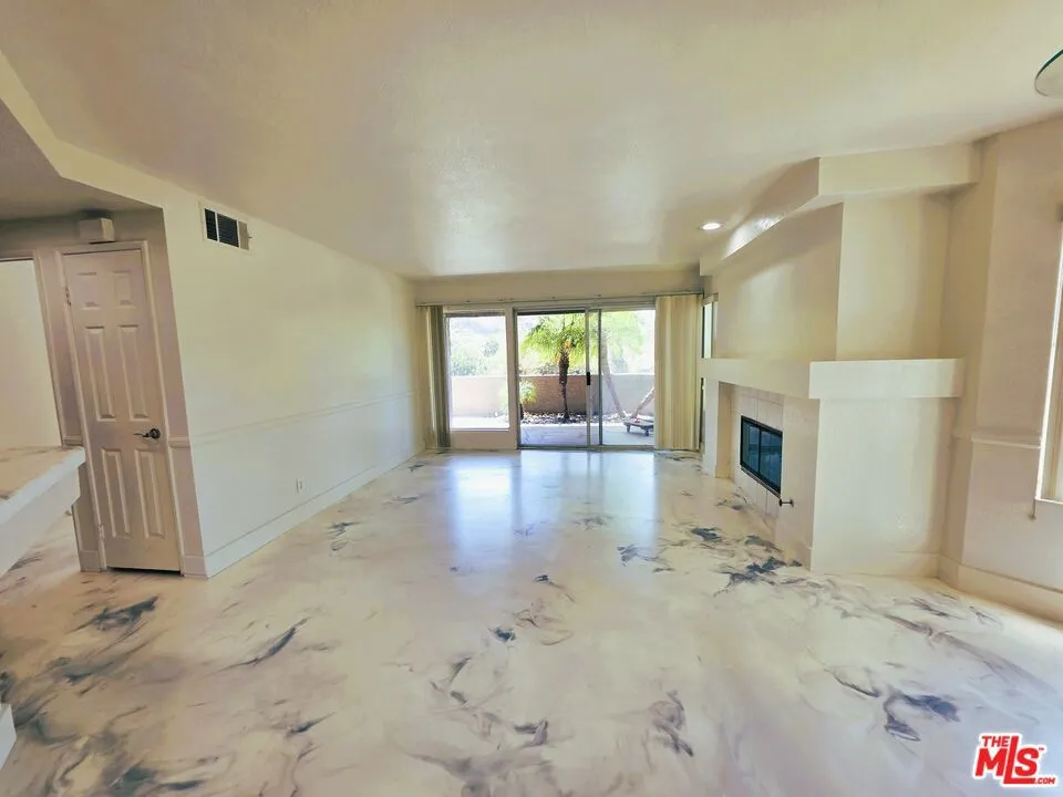5976 Paseo Encantada Camarillo, CA 93012